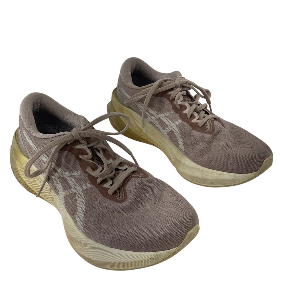 Asics Women’s Novablast 3 size 9.5